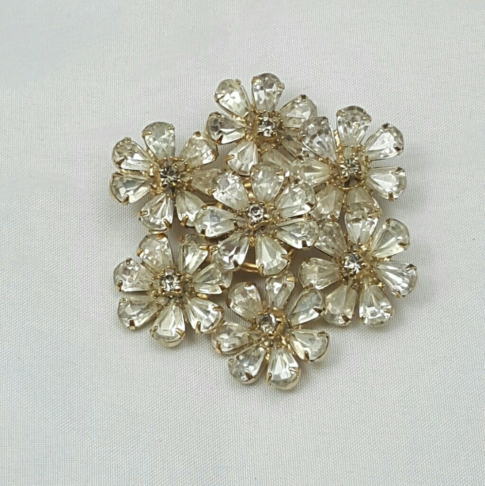 Vintage Layered Flowers Brooch Pin with Clear Crys - Picture 7 of 8